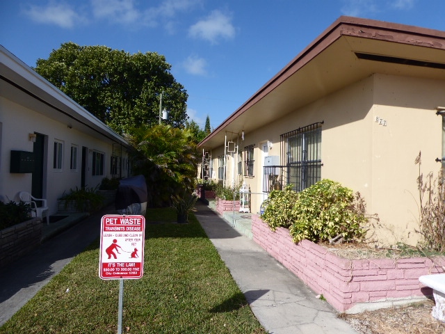 877 80th St in Miami Beach, FL - Foto de edificio - Building Photo