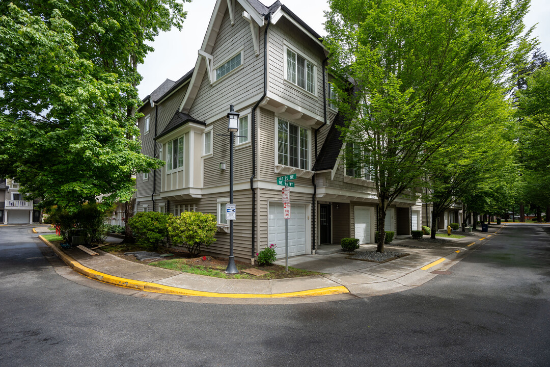 18211 NE 95th Way in Redmond, WA - Building Photo