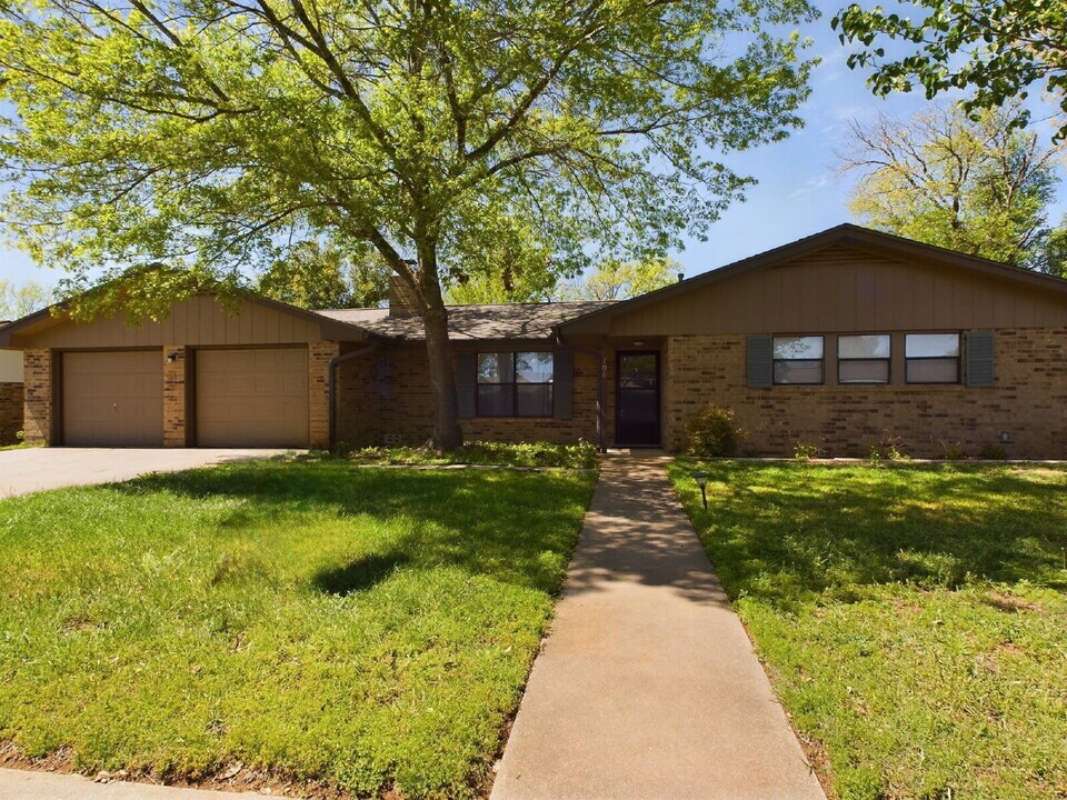 706 Kristofer St in Fredericksburg, TX - Building Photo