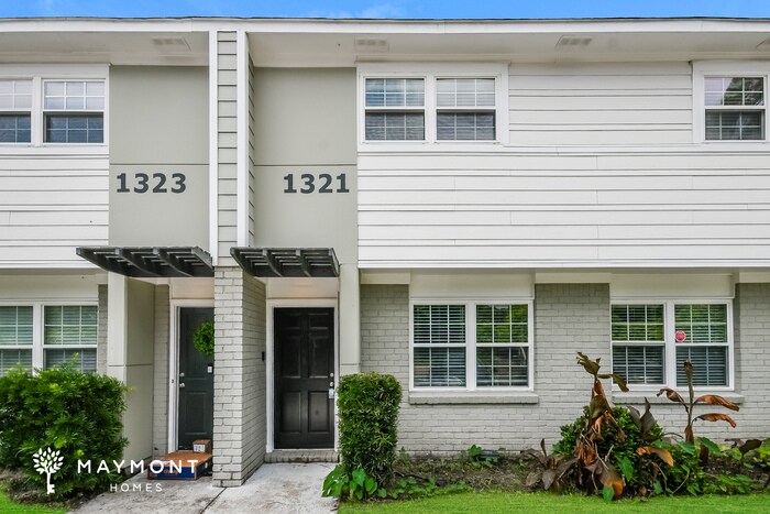 1321 Mathis Ferry Rd in Mount Pleasant, SC - Building Photo