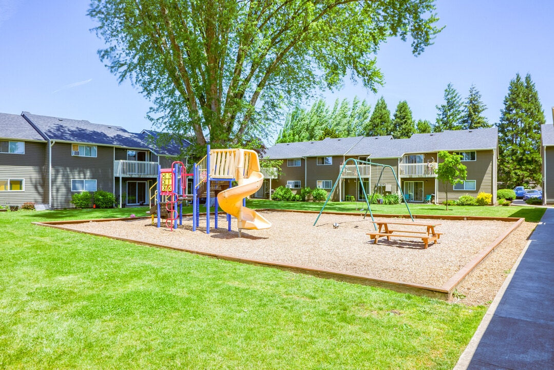 Chalet in Springfield, OR - Foto de edificio