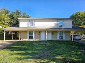 620 Royal Crest Dr in Richardson, TX - Building Photo