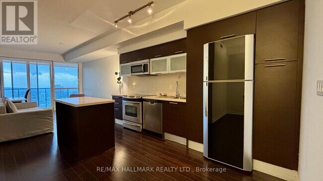 386 Yonge St in Toronto, ON - Building Photo - Building Photo