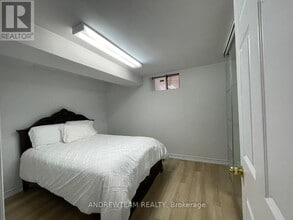 382 Lynett Crescent in Richmond Hill, ON - Building Photo - Building Photo