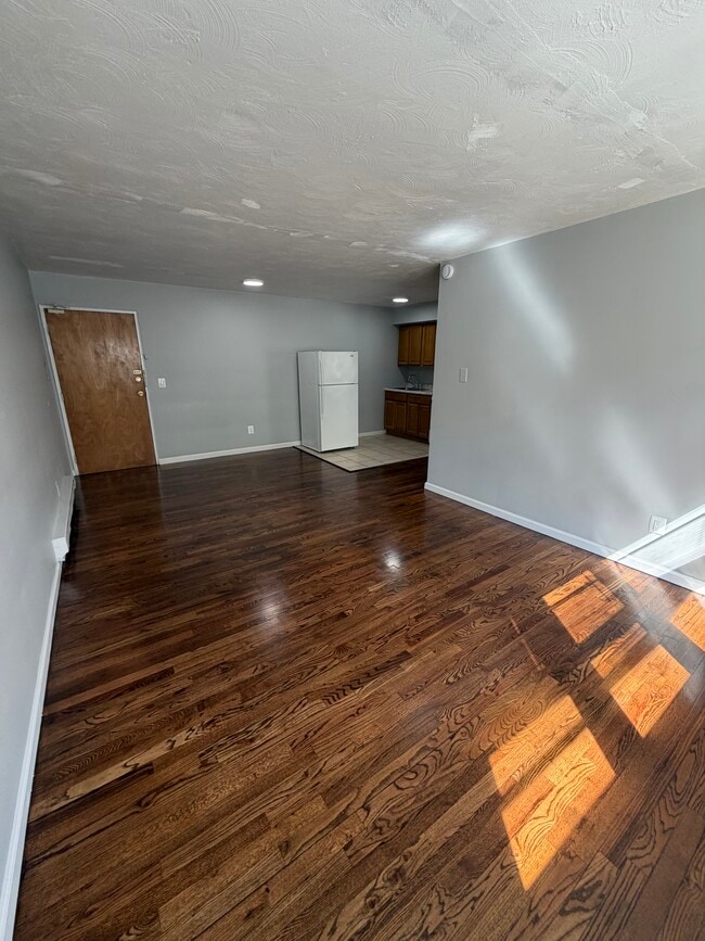 337 E Grand Ave, Unit 3B in Rahway, NJ - Foto de edificio - Building Photo