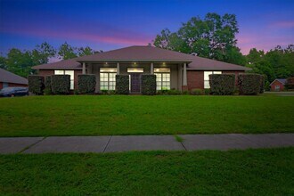 6081 Dragonfly Way in Crestview, FL - Building Photo - Building Photo
