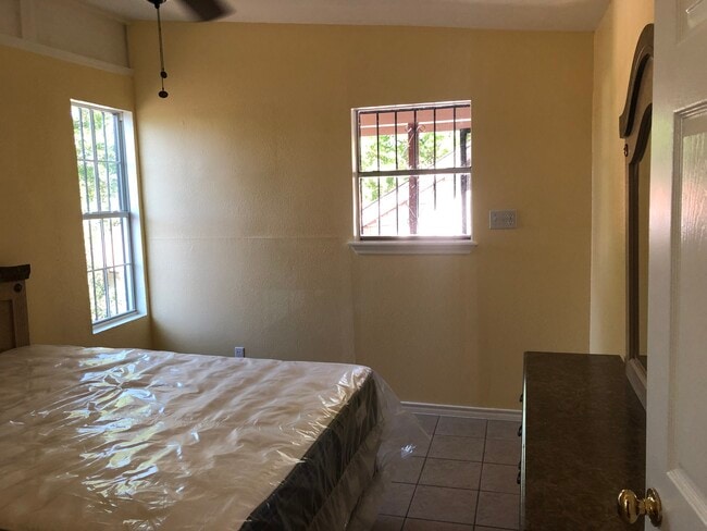 134 Roberts St in San Antonio, TX - Building Photo - Building Photo