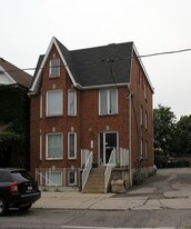 826-828 Dovercourt Rd in Toronto, ON - Building Photo