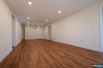 1120 Hyde Park Ct in Mahwah, NJ - Building Photo - Building Photo