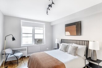 340 E 58th St in New York, NY - Building Photo - Building Photo