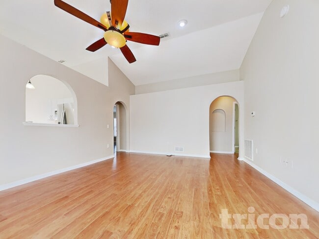 30602 Birdhouse Dr in Wesley Chapel, FL - Foto de edificio - Building Photo