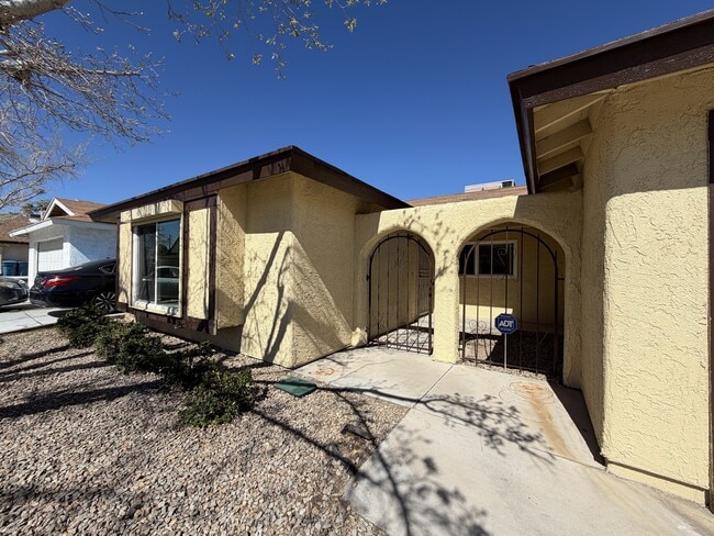 6822 Endora Dr in Las Vegas, NV - Building Photo - Building Photo