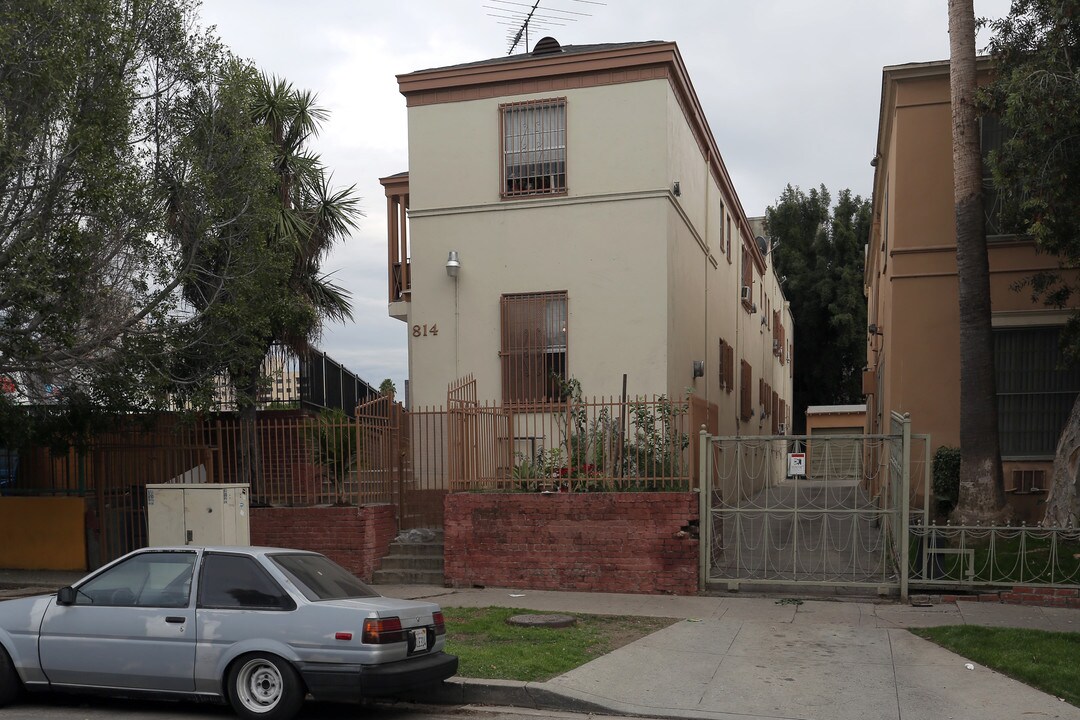 820 S Serrano Ave in Los Angeles, CA - Building Photo