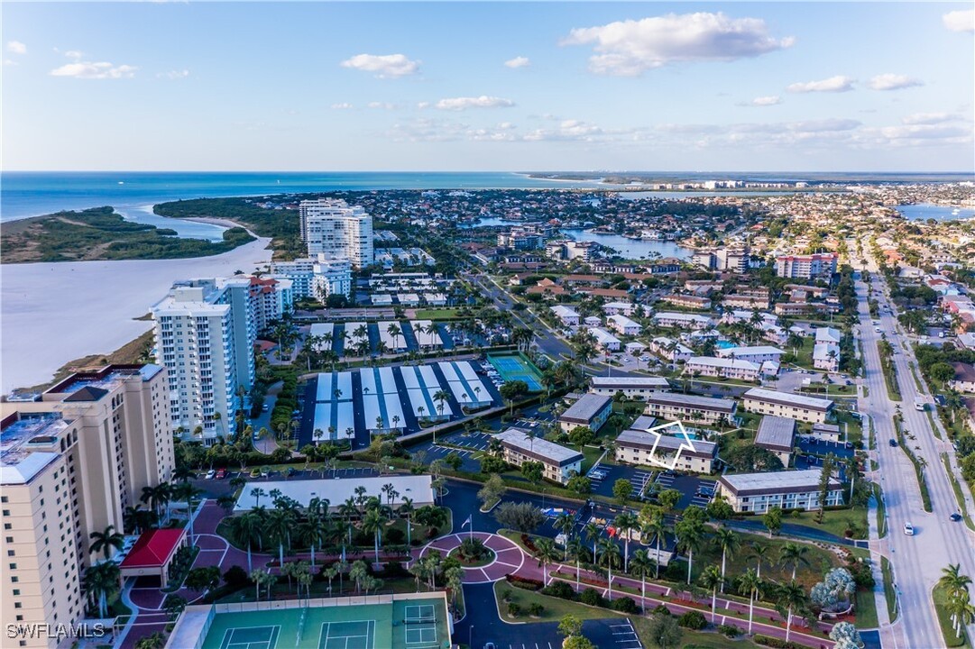 130 N Collier Blvd in Marco Island, FL - Building Photo