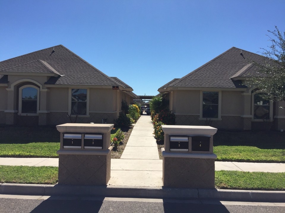 402 Lotto Ln in Edinburg, TX - Building Photo