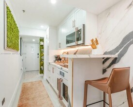 100 Collins Ave in Miami Beach, FL - Building Photo - Building Photo