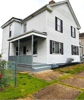 216 Jacquette St in Bridgeport, OH - Building Photo