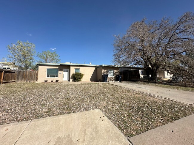 property at 2424 La Veta Dr