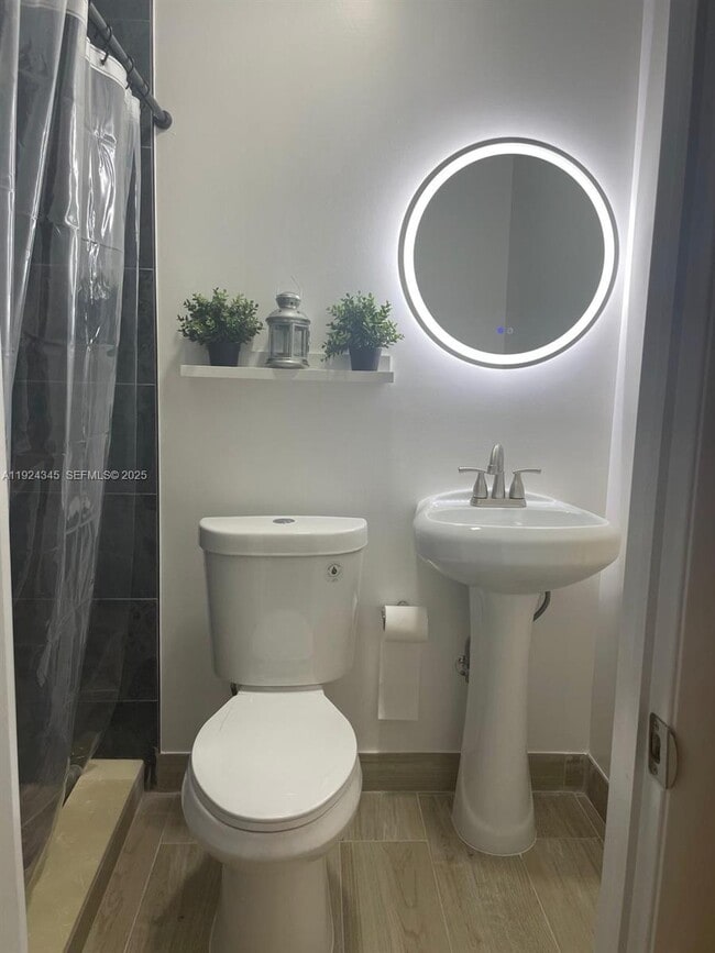 11401 Taft St in Pembroke Pines, FL - Building Photo - Building Photo