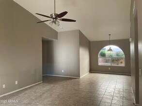 2204 E Crest Ln in Phoenix, AZ - Building Photo - Building Photo