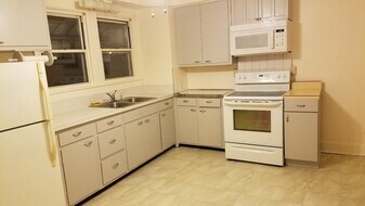 380 Ohio Ave in Clairton, PA - Building Photo