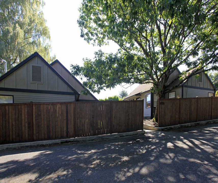 526-538 Buxton Ave in Troutdale, OR - Building Photo