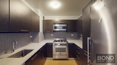 222 E 39th St in New York, NY - Building Photo - Building Photo