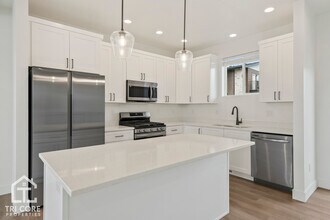 150 E Lavalle Ct in Sandy, UT - Building Photo - Building Photo