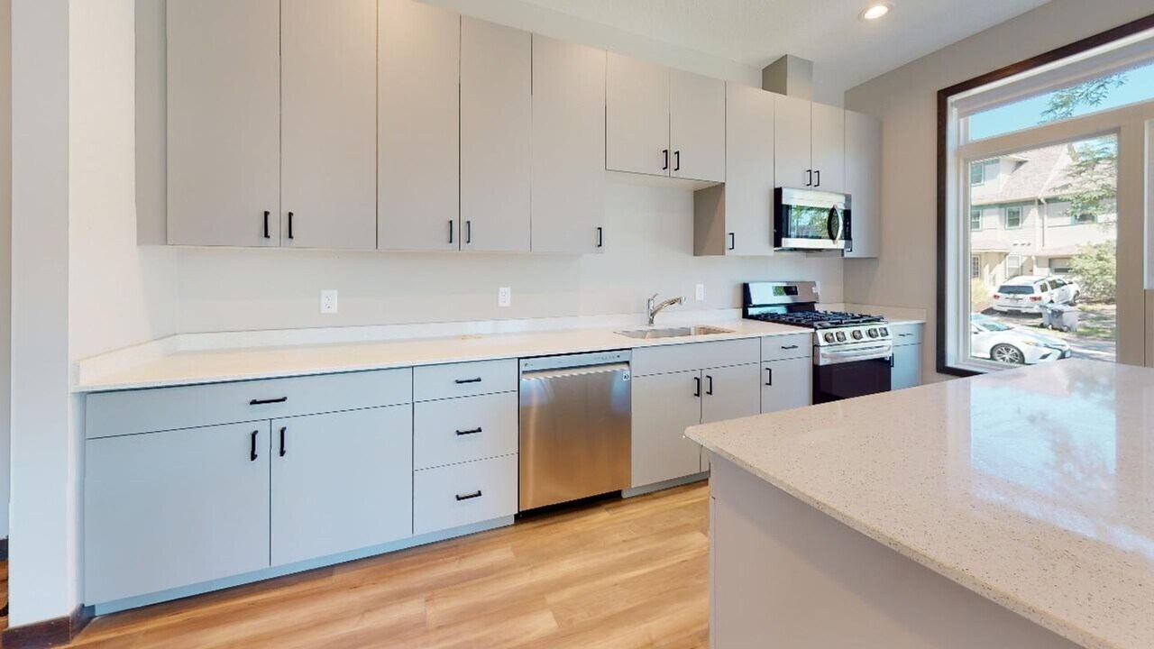 614 11th Ave SE in Minneapolis, MN - Building Photo