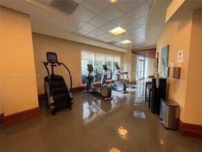 1060 Brickell Ave in Miami, FL - Building Photo - Building Photo
