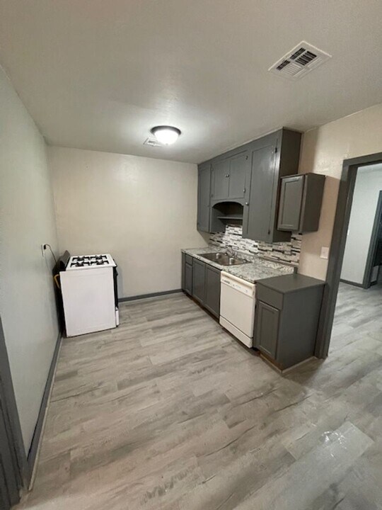 120 W Beech St in Lexington, OK - Building Photo