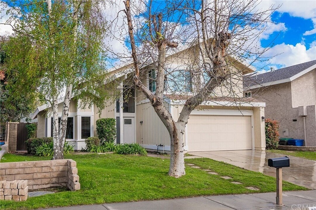27808 Sycamore Creek Dr in Santa Clarita, CA - Building Photo