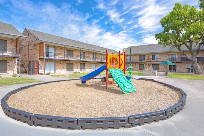 The Bristols in Hurst, TX - Foto de edificio - Building Photo