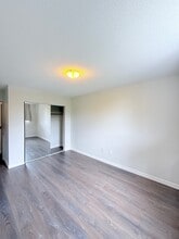 Vista del Mar in North Vancouver, BC - Building Photo - Building Photo