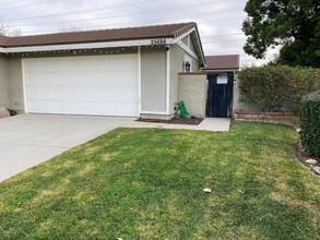 25686 Alicante Dr in Santa Clarita, CA - Building Photo - Building Photo