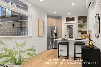 7007 9th Ave NE in Seattle, WA - Building Photo - Building Photo