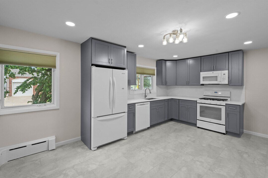 341 Westervelt Pl in Lodi, NJ - Building Photo