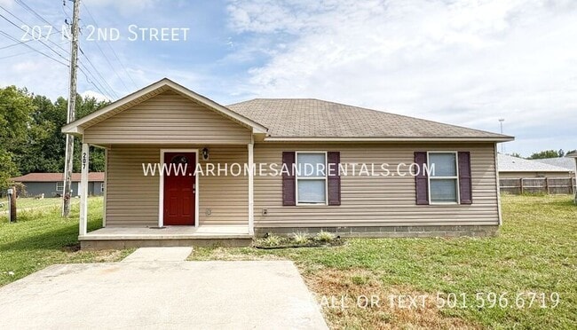 property at 207 N 2nd St