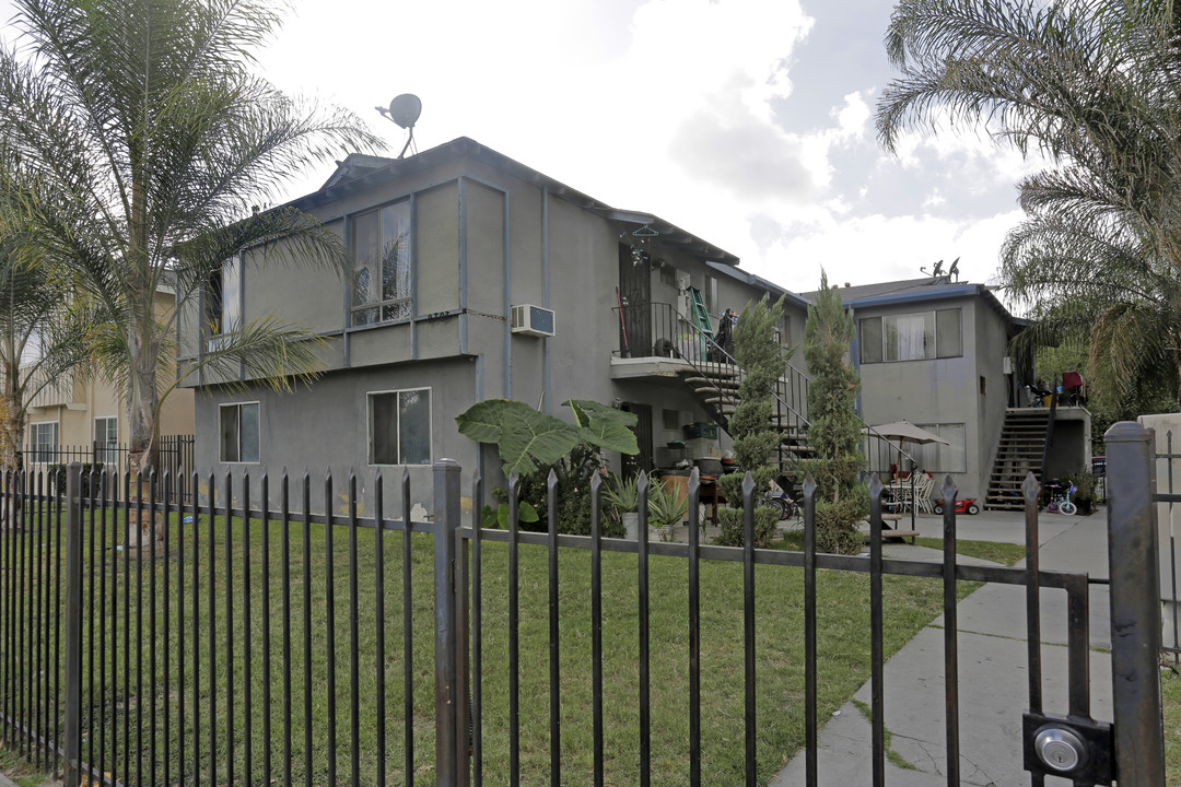 2303 Angela St in Pomona, CA - Building Photo