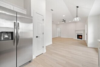 1006 Cottonbowl Dr in Taylor, TX - Building Photo - Building Photo