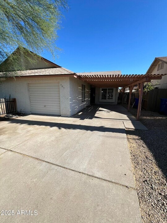 943 W Emelita Cir in Mesa, AZ - Building Photo