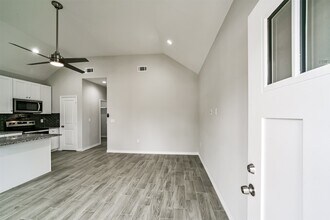 16613 E Lynbrook in Montgomery, TX - Building Photo - Building Photo