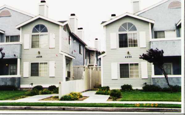 4235-4239 Menlo Ave in San Diego, CA - Foto de edificio - Building Photo