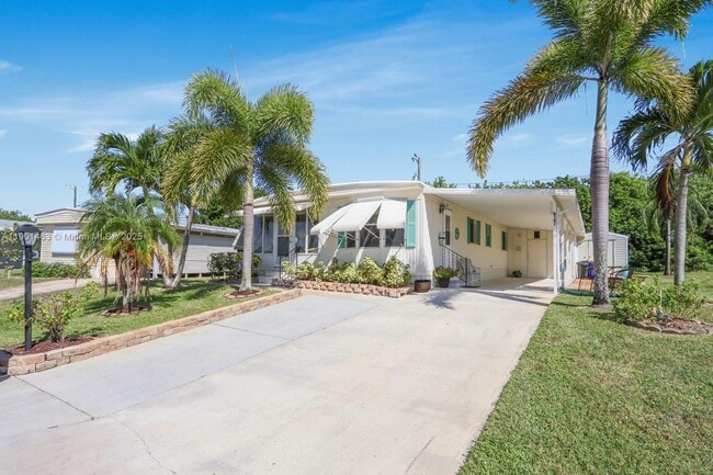 8191 SE Homestead Ave in Hobe Sound, FL - Building Photo - Building Photo