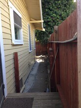 1250 Huntington Dr in South Pasadena, CA - Building Photo - Building Photo