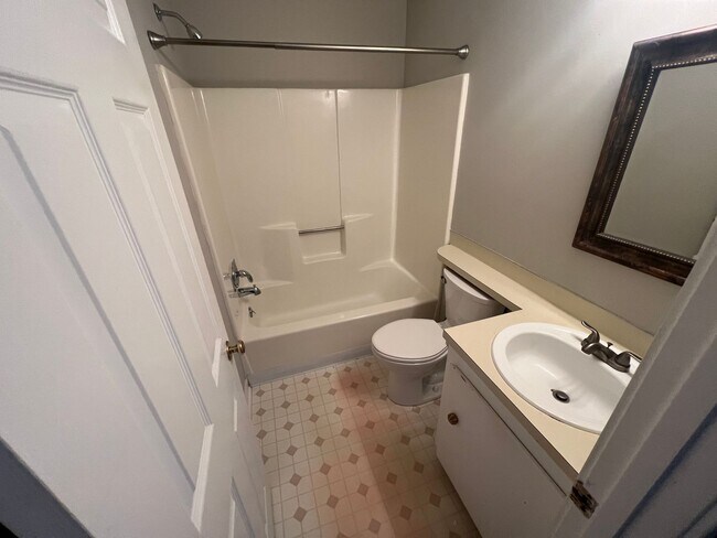 7945 Timbercreek Ln in North Charleston, SC - Foto de edificio - Building Photo