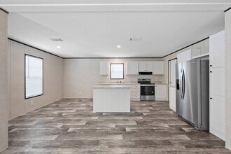 305 W Buell Dr in Ft. Myers, FL - Building Photo - Building Photo
