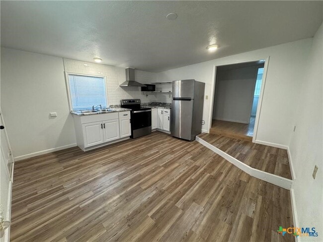 property at 1209 Raymond St