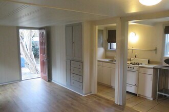 848 3rd St, Unit C in Santa Rosa, CA - Foto de edificio - Building Photo