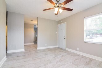 4805 S 88th St in Tampa, FL - Foto de edificio - Building Photo